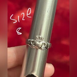 Pre owned vintage claddagh ring. Size 8.